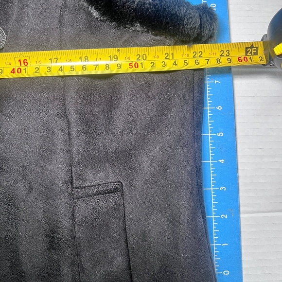Coldwater Creek Black Vest with Faux Fur Trim size large (14-16) - Picture 7 of 8